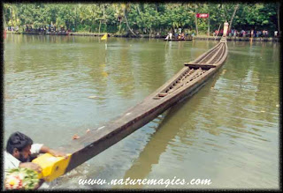 snake boat which could carry over a hunderd rowers