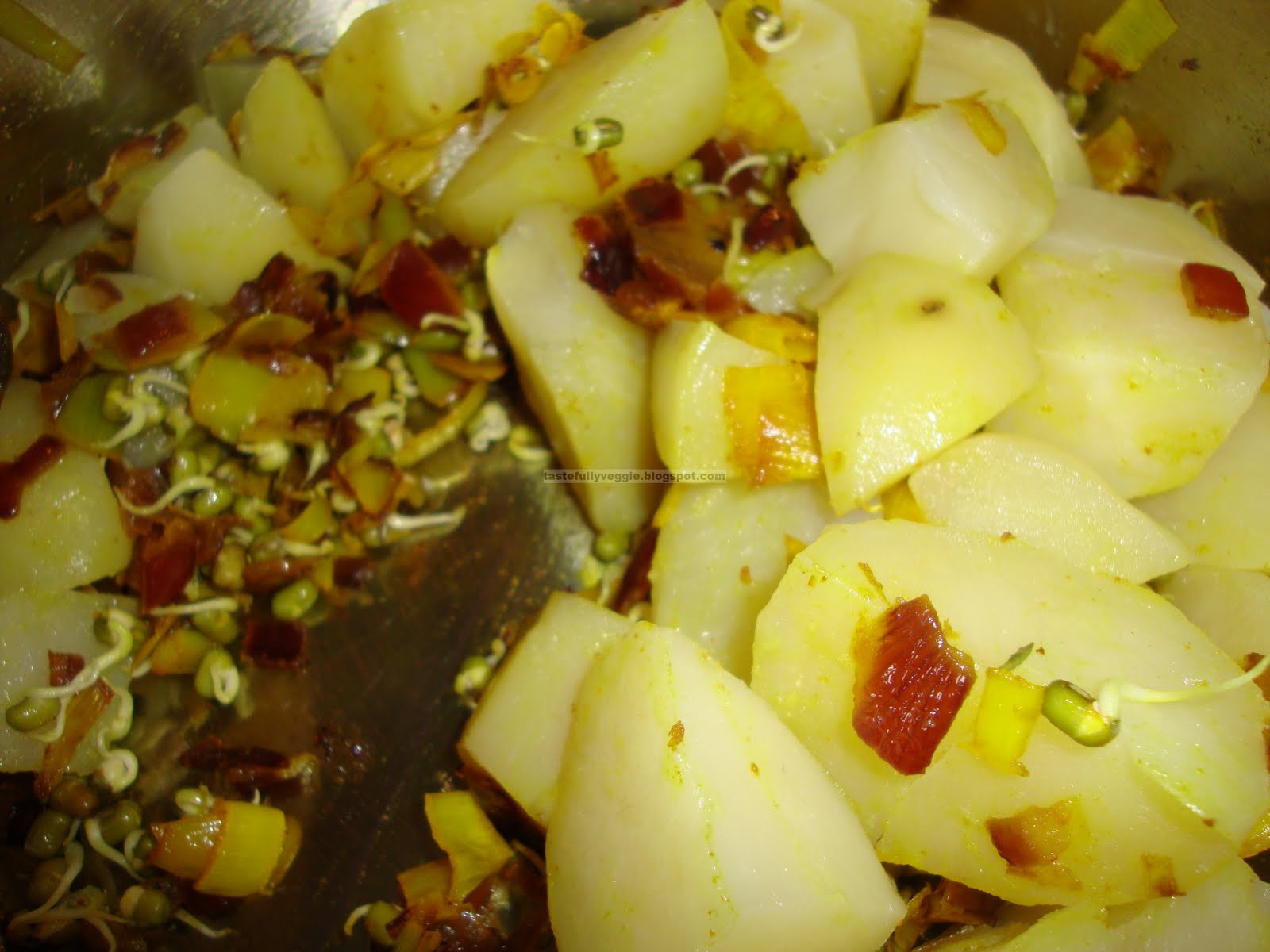 Tastefully Veggie LeekPotatoBean Sprout Curry