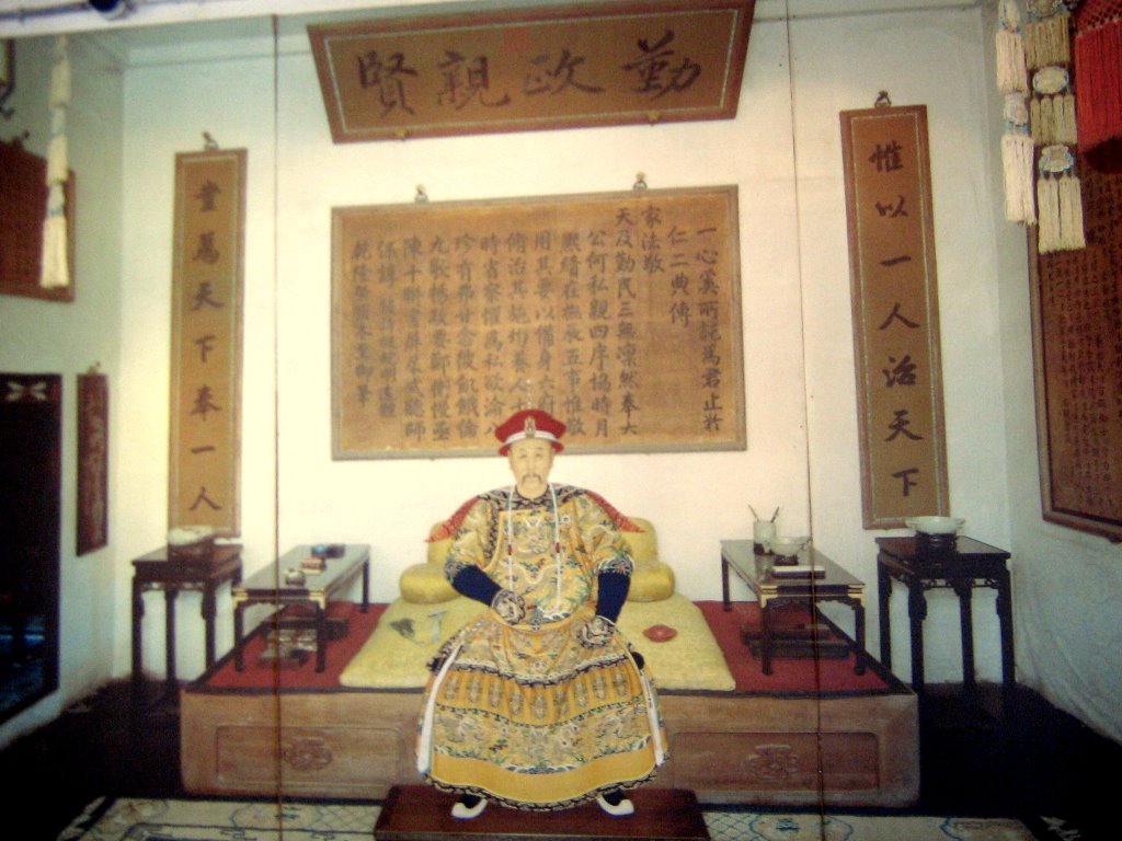 [qing+emperor.jpg]