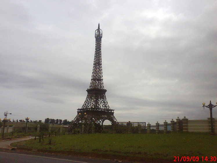 Réplica da Torre Eiffel - Umuarama - PR