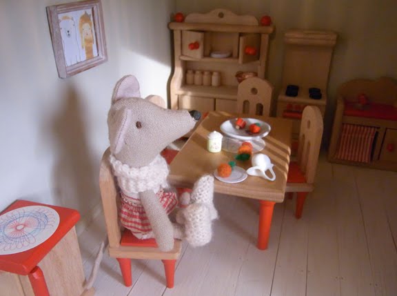 [dolls+house+2c.jpg]