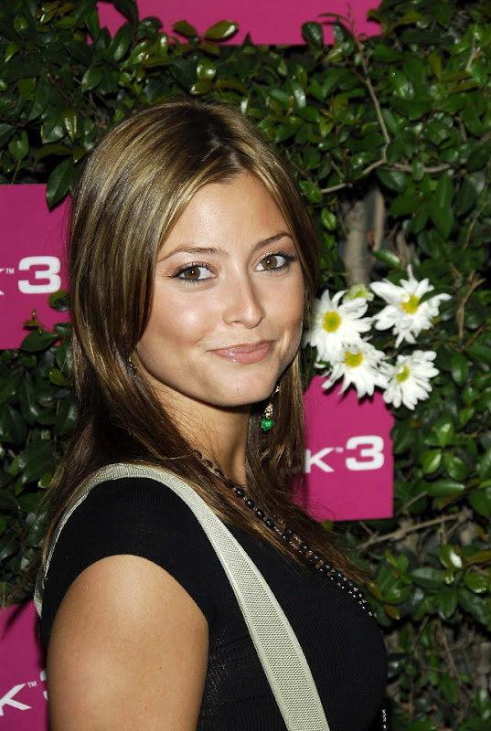 Holly Valance Pics Naked Holly Valance Holly Looking Sexy In A Black Skirt 