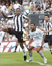 UM TIME APAGADO PARA UMA TORCIDA ELÉTRICA gigante+welton - UM TIME APAGADO PARA UMA TORCIDA ELÉTRICA