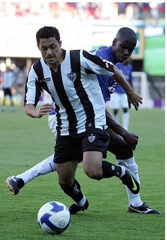 [éder+corrida.jpg]
