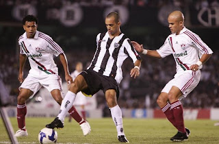 tardelli+dan%C3%A7a+com+zagueiro - GALO, TORCIDA, ARANHA E TUDO MAIS