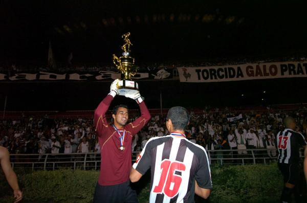 [goleiro+renan+c++a+taça.jpg]