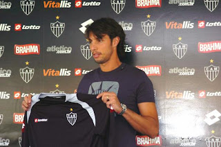 EU QUERO É PILHA ALCALINA carini+e+a+camisa+do+galo - EU QUERO É PILHA ALCALINA