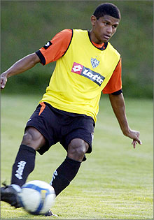 [m+araujo.jpg]