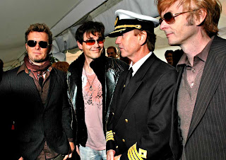 a-ha se encontra com Erling B. Hansen, capitão do navio Color Magic. Foto: Pål Nordseth/Dagbladet