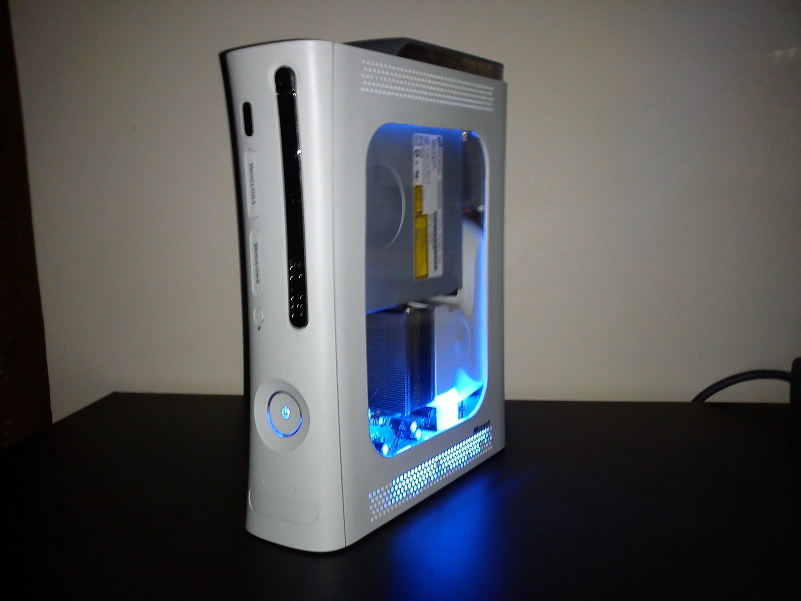 Custom Consoles Custom Xbox 360 With 20GB Hard Drive and All Cables