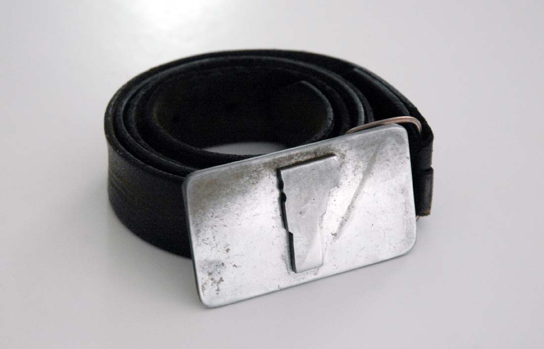 [belt+on+bckgrnd.jpg]