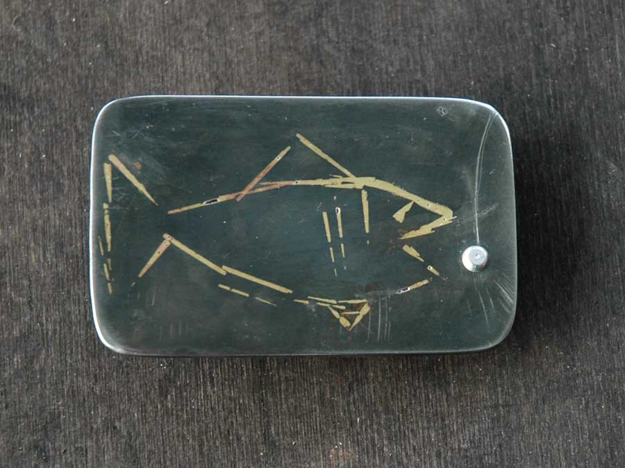 [fish+buckle+2e.jpg]