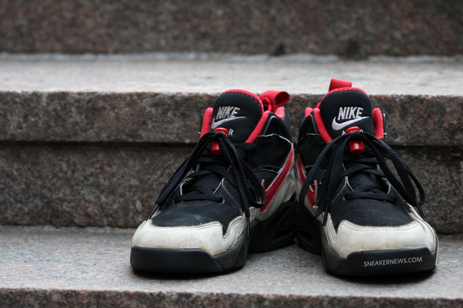 betrue2yourschool: Classics Revisited: Nike Air Swift â Black â White â True Red
