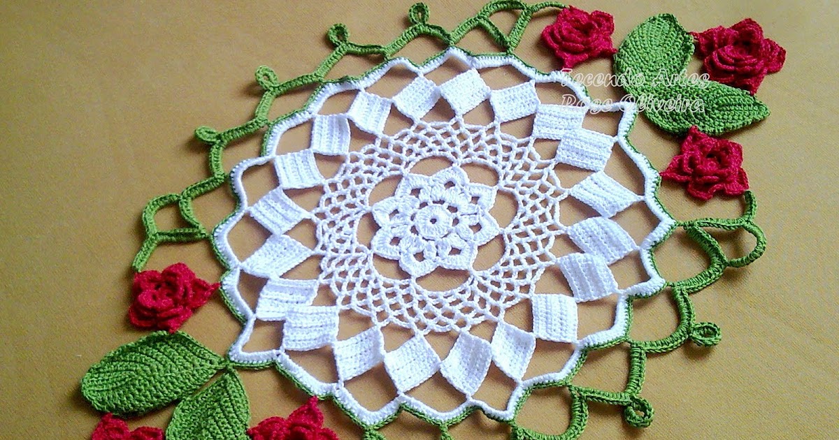 مفرش كروشيه ديكور رائع جدا مفرغ بالزهور والاوراق على الجانبين رقيق جدا