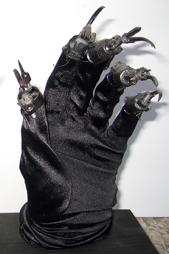 toyhaven Catwoman's Claws for "Batman Returns" the Real Deal