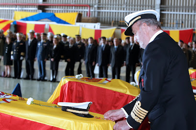 Los reyes presiden el funeral por los 4 marinos muertos en Haití.