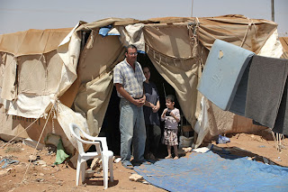 Living conditions in Ruweished camp are harsh, with hot desert storms in the summer and freezing nights in the winter. [© UNHCR/A.van Genderen Stort/July 2004]