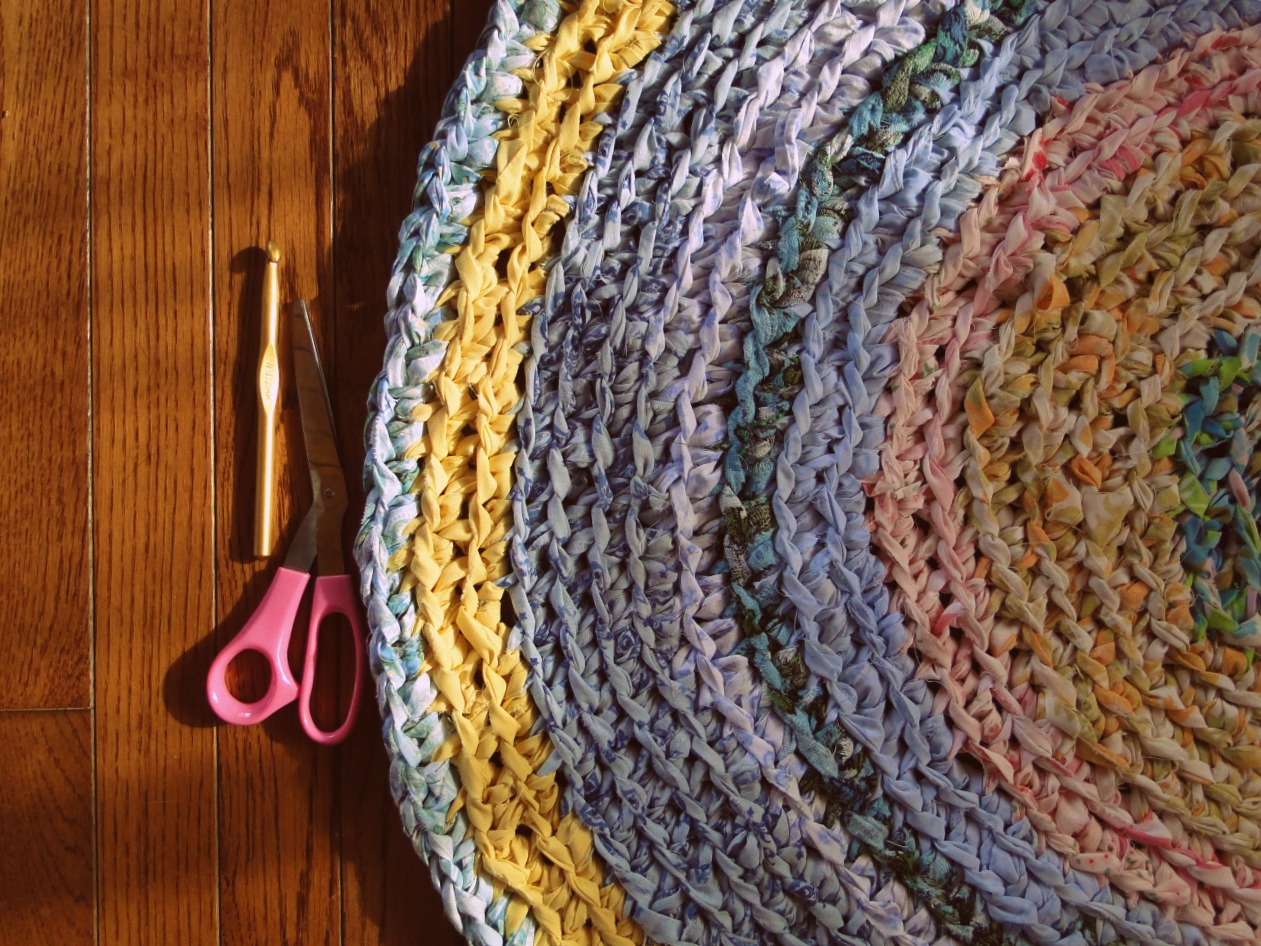 Hot tea and milk chocolate: More rag rugs and a rag bowl