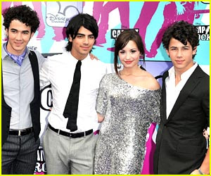 Jonas Brothers Demi Lovato on Detodofamous  Demi Lovato De Tour Con Los Jonas Brothers