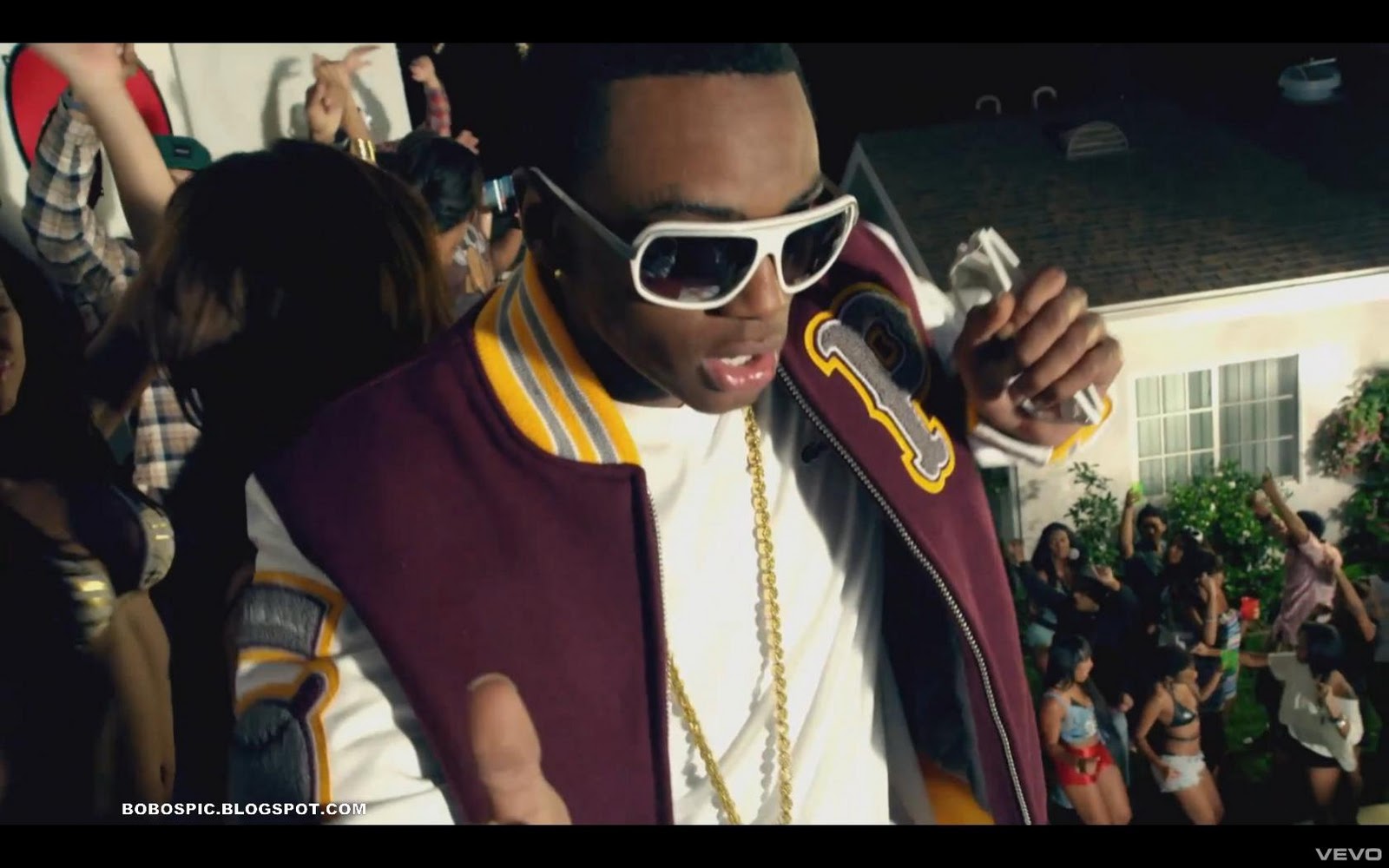 Music Video Pics Soulja Boy Tell'em Speakers Going Hammer video pictures