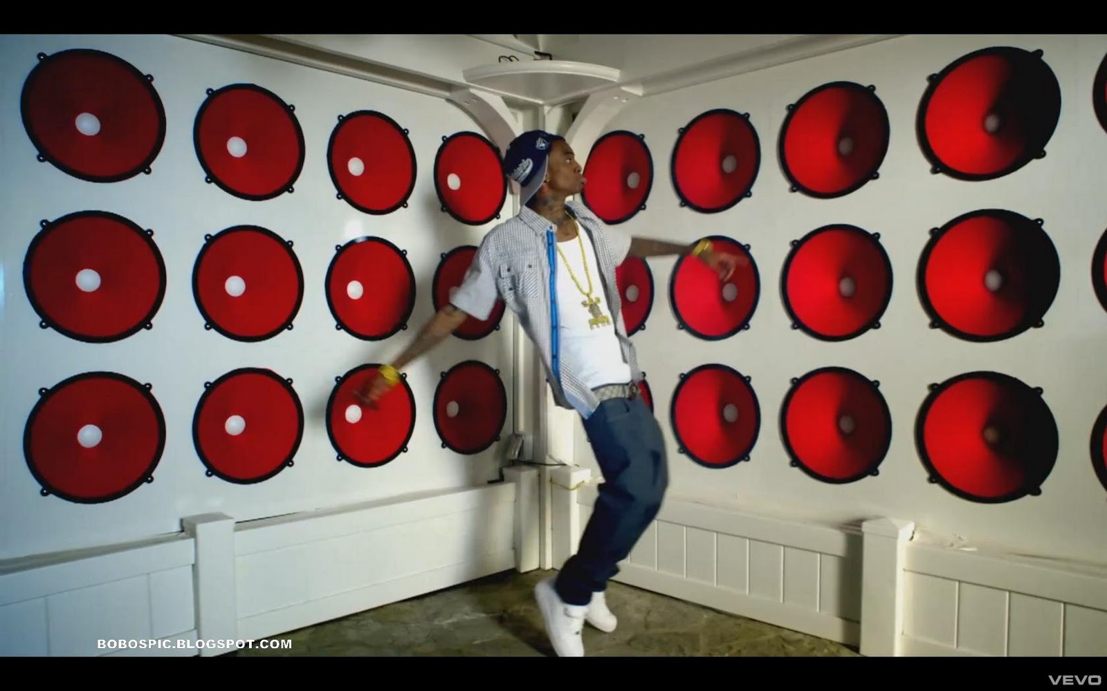 Music Video Pics Soulja Boy Tell'em Speakers Going Hammer video pictures