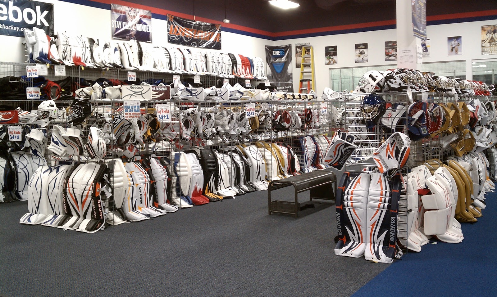Хоккейные сайты магазинов. Магазин хоккейной экипировки forma. Форма хоккейный магазин. Хоккейный магазин в Канаде. Самый большой хоккейный магазин в мире.