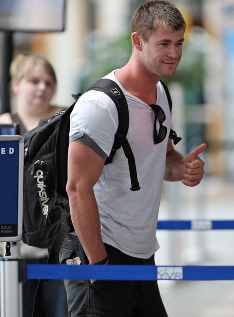 [chris-hemsworth-thunder-god-thor-07.jpg]