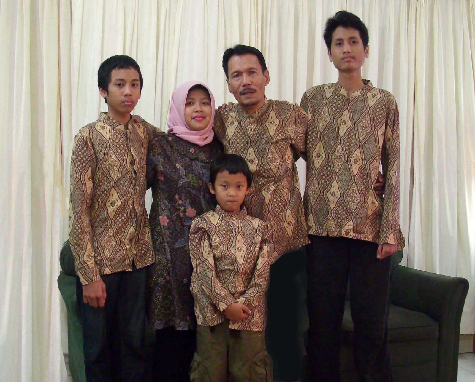 my Familly_minus mas Hagi (putera kedua kami)