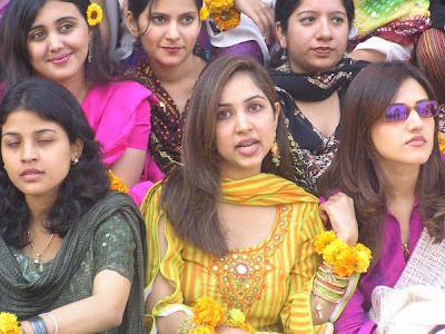 pakistani girls pic and poetry,Ghazals, songs,hacking 