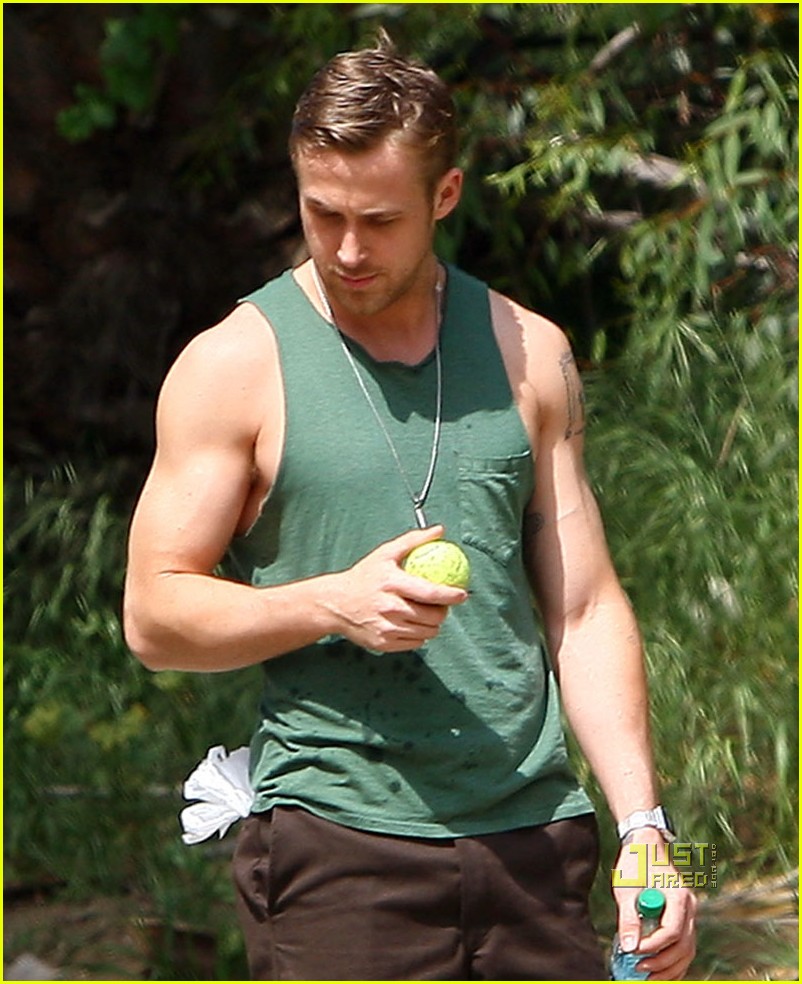 The Men Of Hollywood: Ryan Gosling sleeveless!
