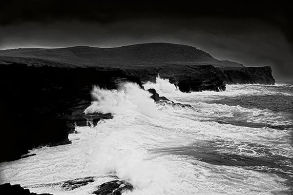 Eng dramatesch Foto vun den Cliffs of Valentia Coast, (eng fantastesch Foto)