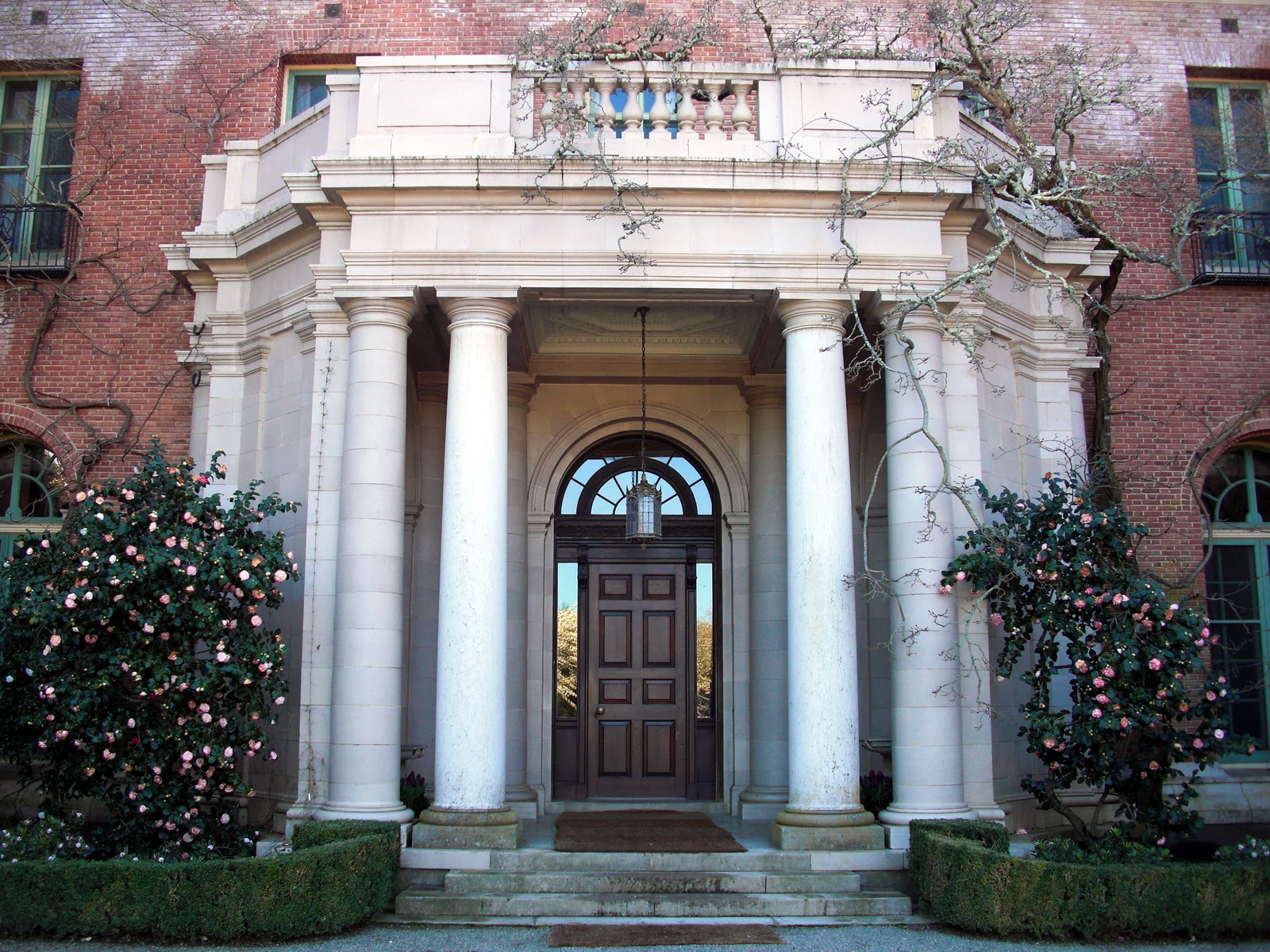 LBColby's DYNASTY Blog: Pix of the Day: FILOLI MANSION