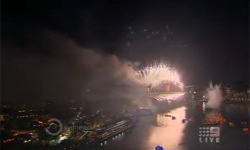 Video : ‎シドニー / ダーリング・ハーバーの新年を迎える　スペクタクルな花火ショーをお楽しみください！！