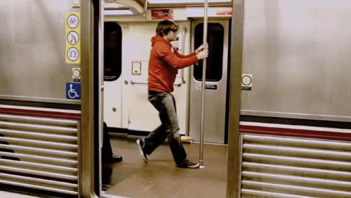 Video : 地下鉄とかけっこ！！