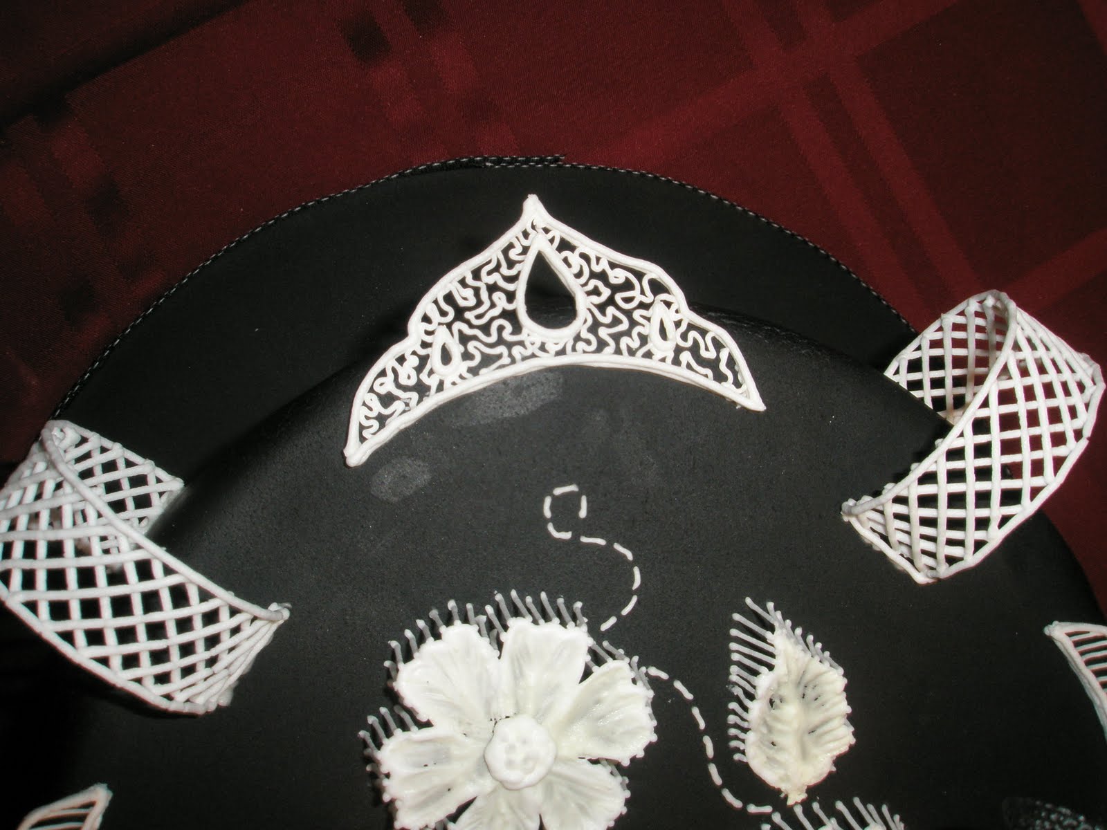 The Cake Engineer: Defying Gravity-- Royal Icing Style...