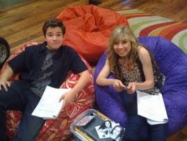 [36__320x240_nathan-and-jennette-at-run-through-dw[1].jpg]