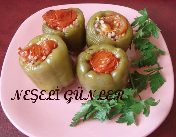 NEŞELİ MUTFAK: ZEYTİNYAĞLI BİBER DOLMASI