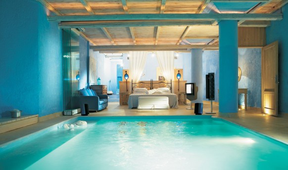 blue-Luxury-Bedroom-Design-idea.jpg