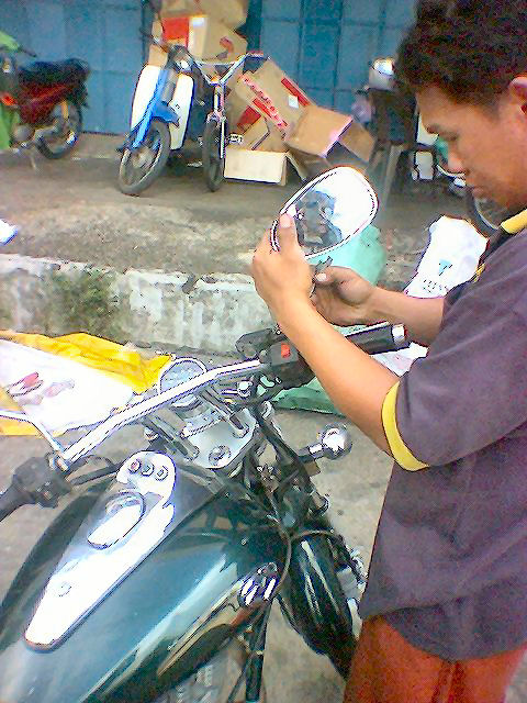 Bahaya Menunggang Motorsikal Tanpa Side Mirror! Bahaya Menunggang Motorsikal Tanpa Side Mirror!