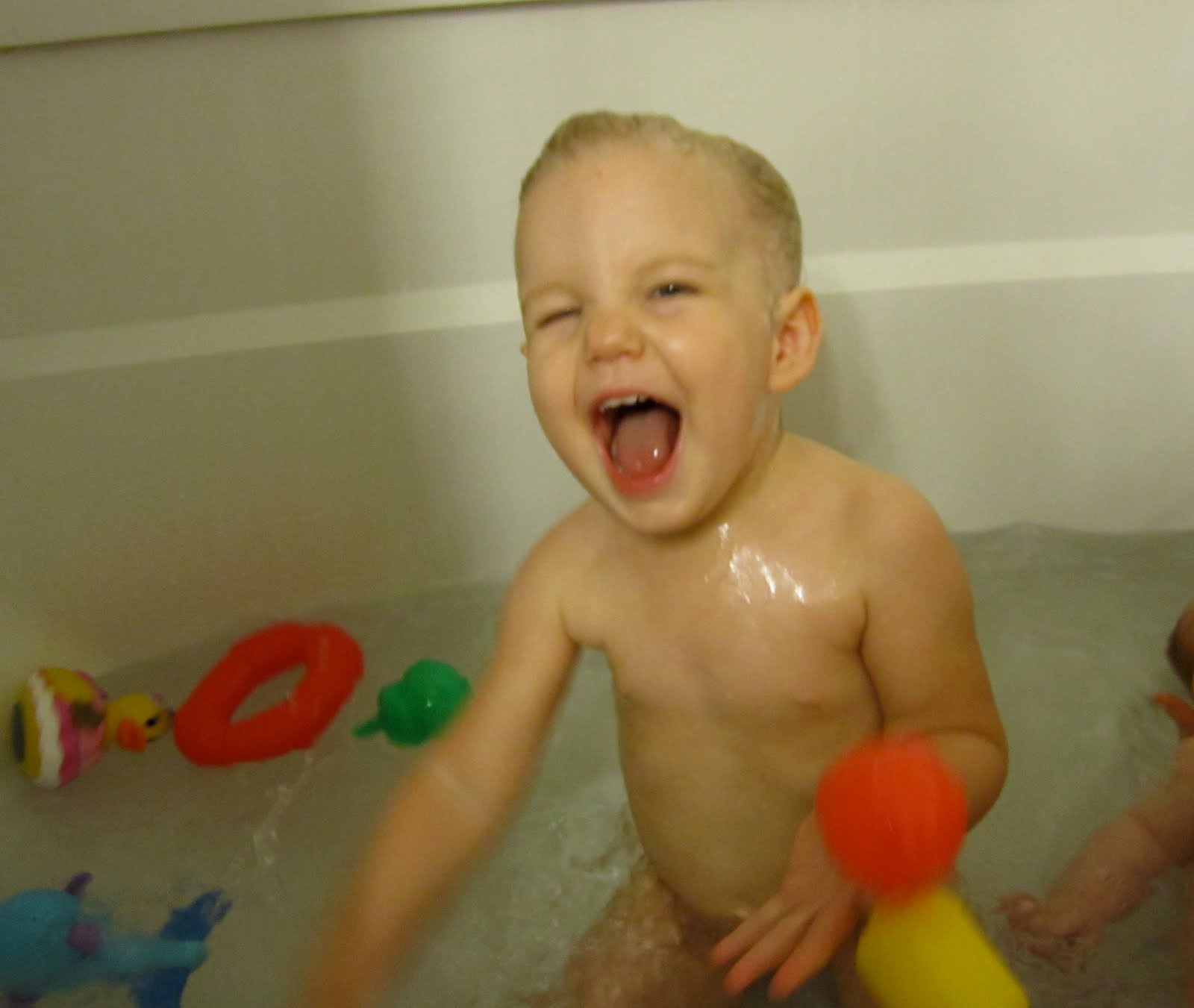 Lovin' Life: Bath Time! ....for the kids of course=]