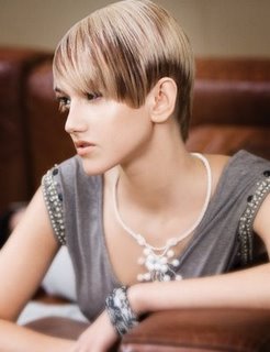 [2009-cool-short-hairstyle-trends-for-women1.jpg]