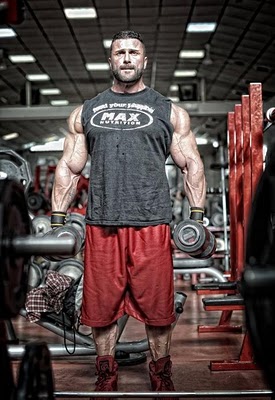 world bodybuilders pictures: bodybuilder ALESSANDRO GRASSI during practice