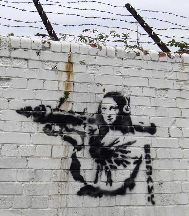 graffiti walls: Banksy Graffiti "Mona Lisa with Bazooka" Street Art