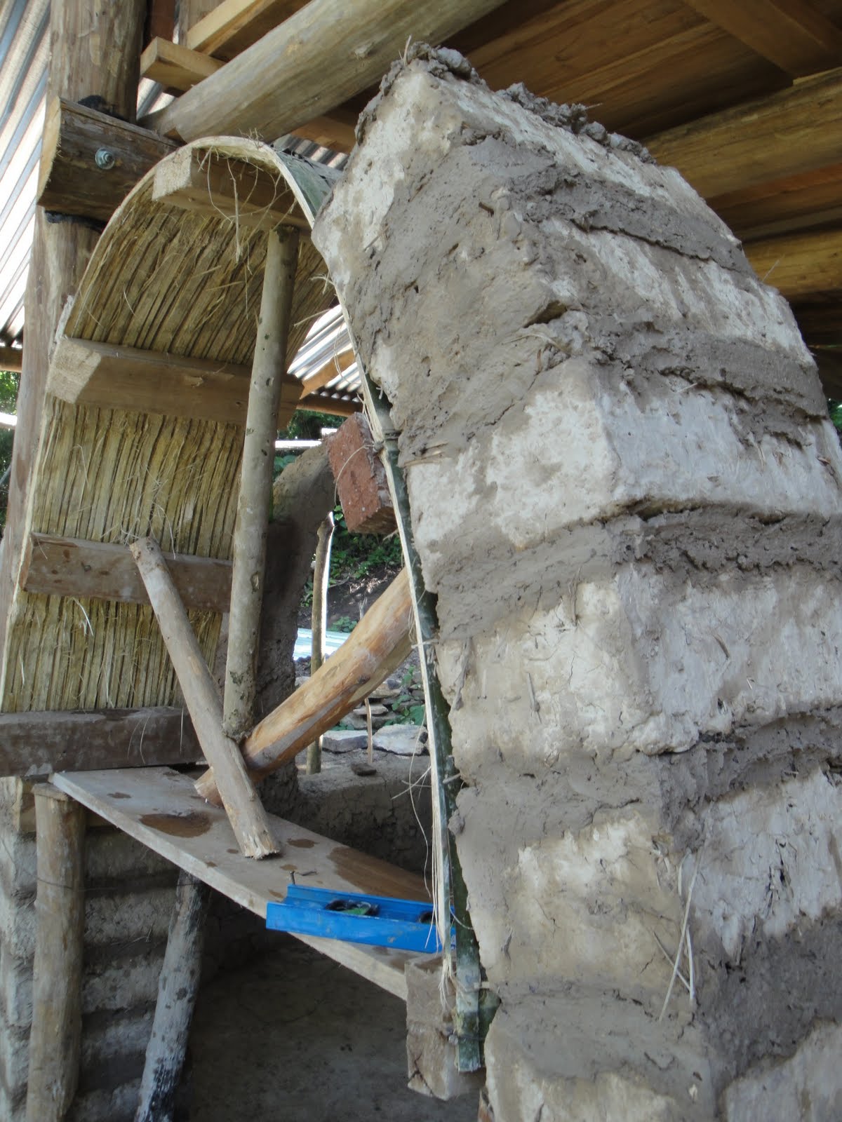 RESERVA NATURAL VICTORIA: CONSTRUYENDO ARCOS DE BARRO