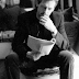 "Tout est sans contrôle" : un roman d'espionnage signé... Hugh Laurie !