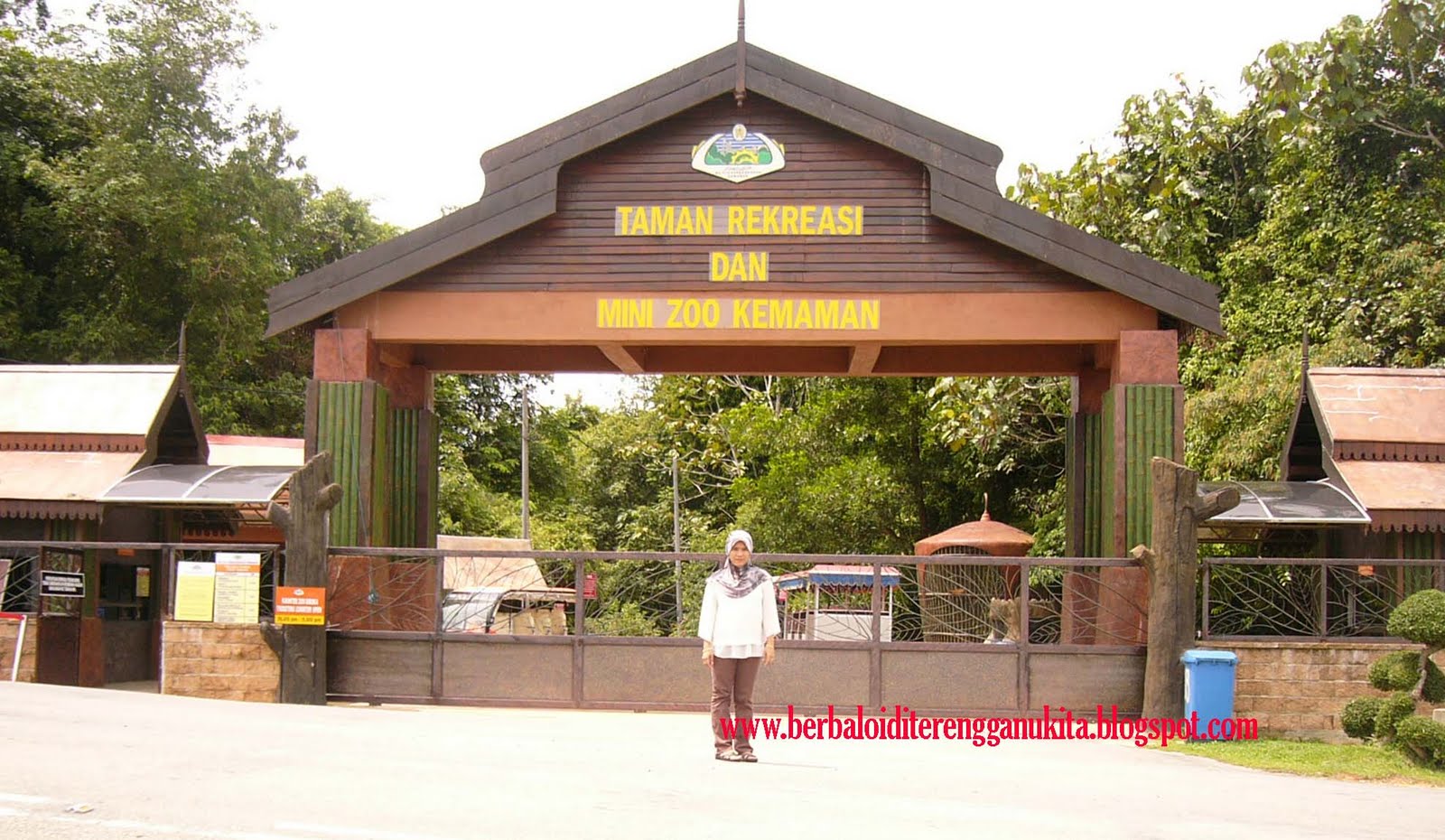 BERJALANJALAN DI TAMAN REKREASI DAN MINI ZOO KEMAMAN Berbaloi di