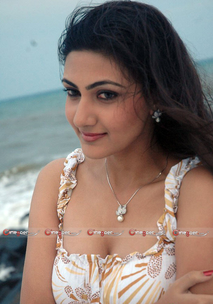 Neelam Gallery, Neelam Stills, Tamil Actress Neelam Photos, Gouhranii