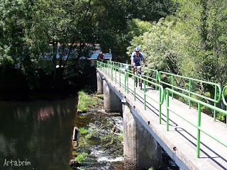 Puente y represa en el coto de Chelo