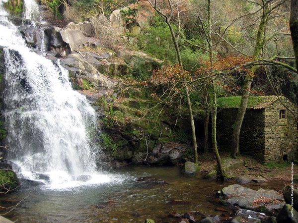 [cascata_da_cabreia.jpg]