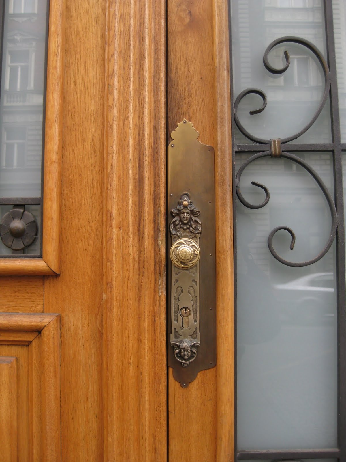 The Door Hunter A Clever Door